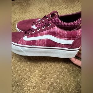 Women “Vans” Ward platform shoes